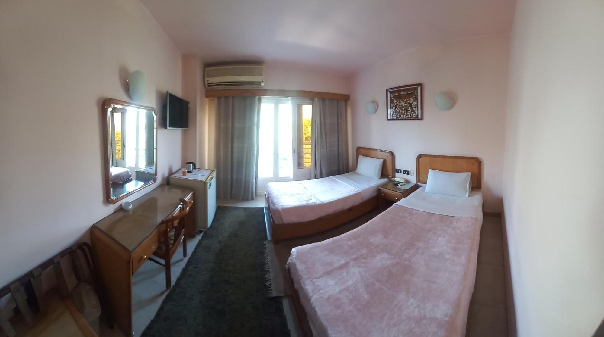 New Pola Hotel Luxor Luaran gambar